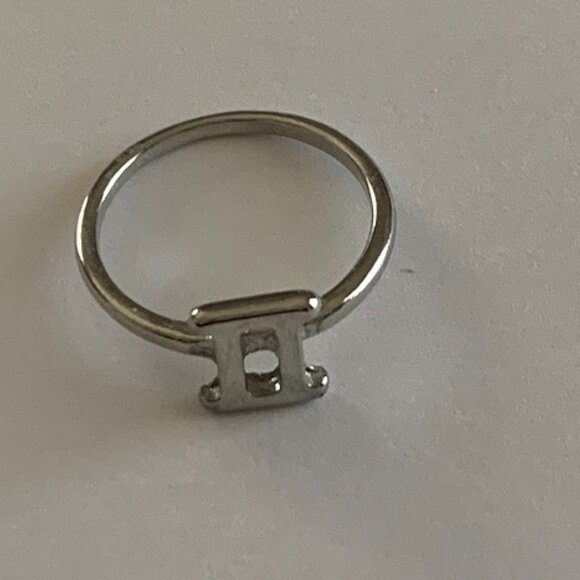 Gemini Symbol Ring - Picture 3 of 4